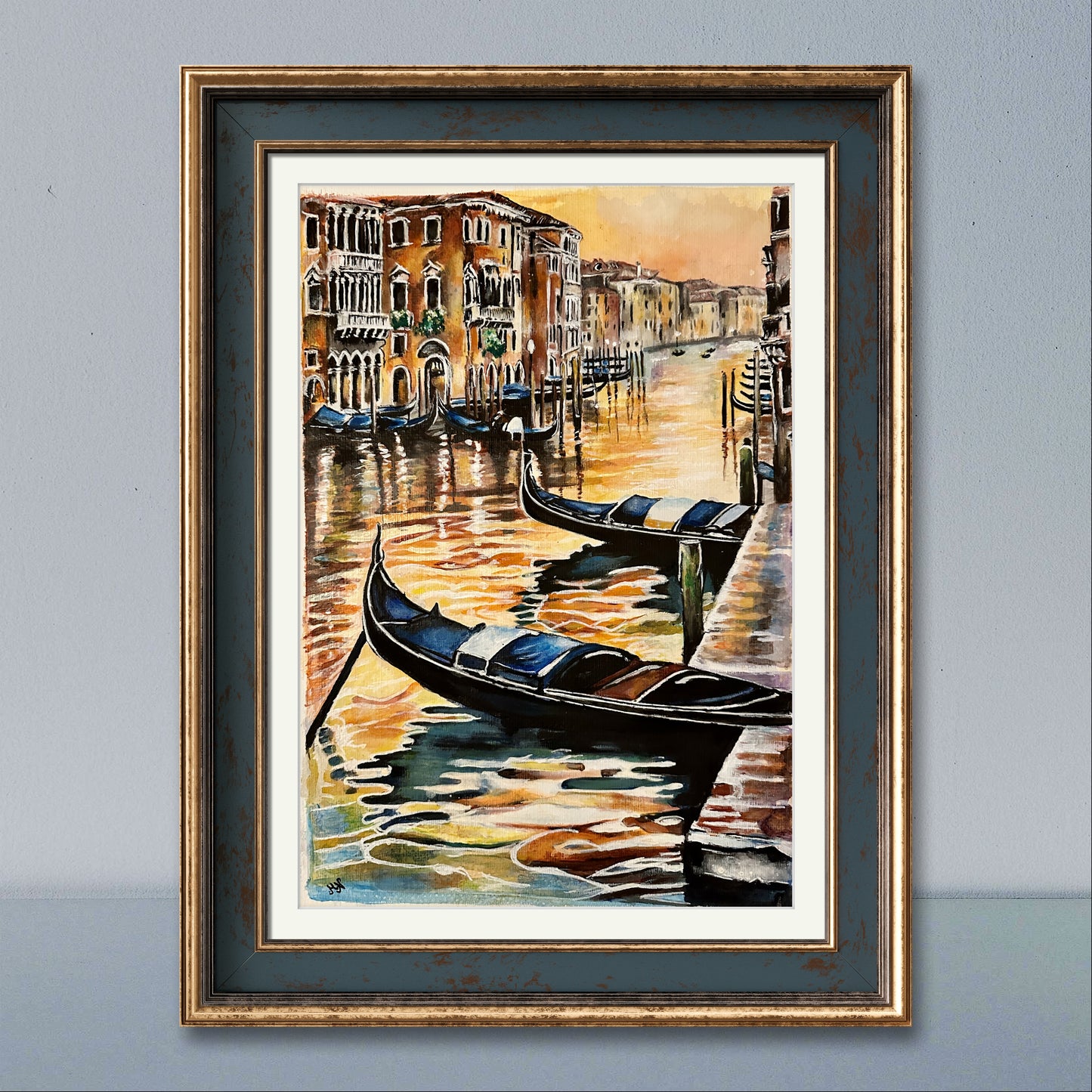 Capturing the allure of Venice's sunlit splendor.